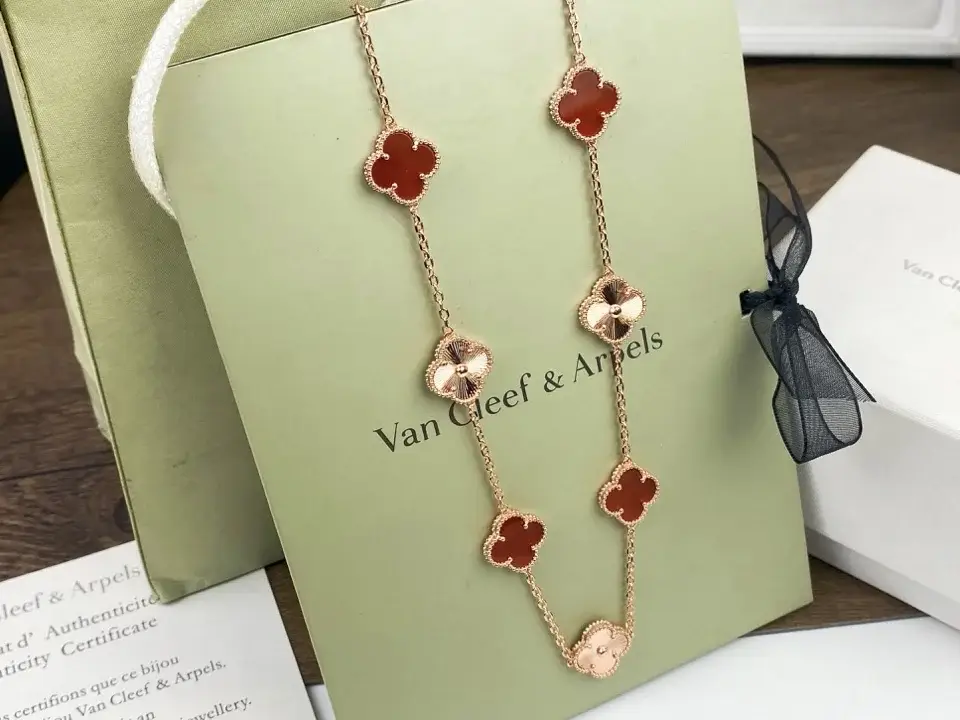 Alhambra necklace - image 3
