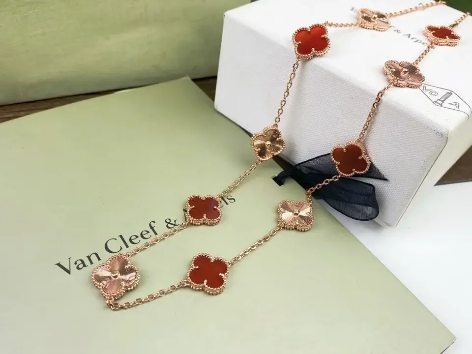 Alhambra necklace - image 4