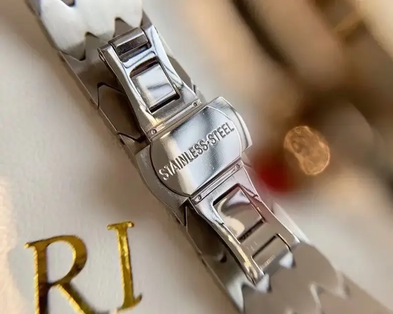 BVL Octo Finissimo women watch 33 mm - image 2