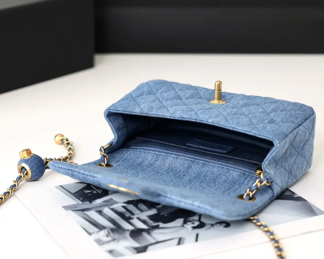 CC Flap Bag CF BAG SIZE: 20 cm - image 7