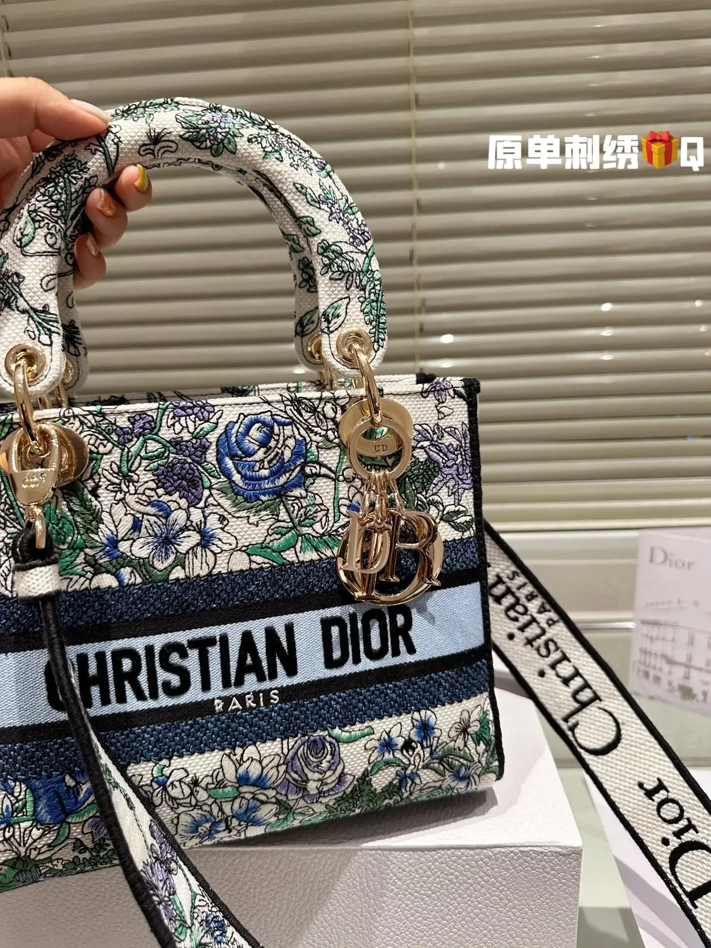 CD travel star women bag - image 5