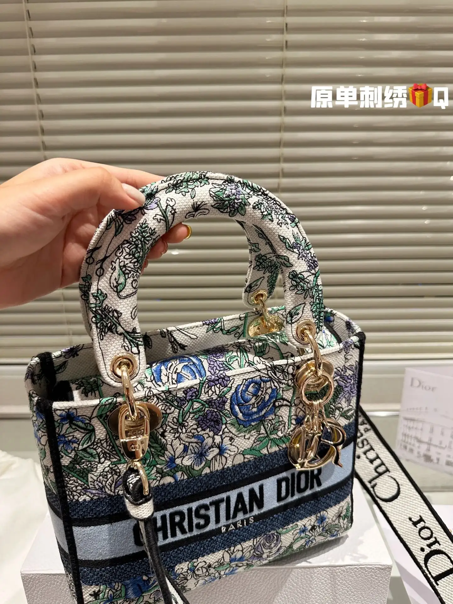 CD travel star women bag - image 6