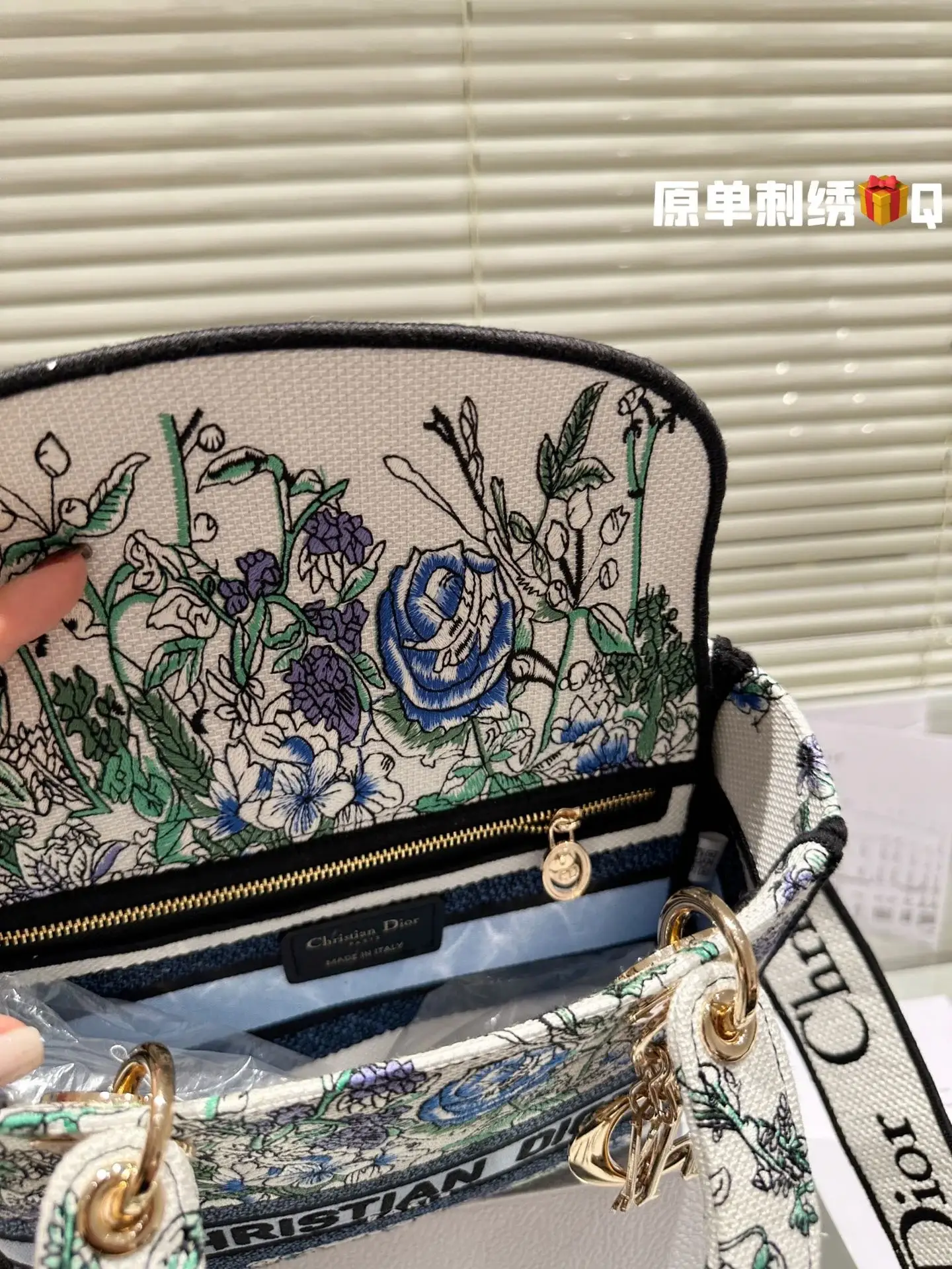 CD travel star women bag - image 8