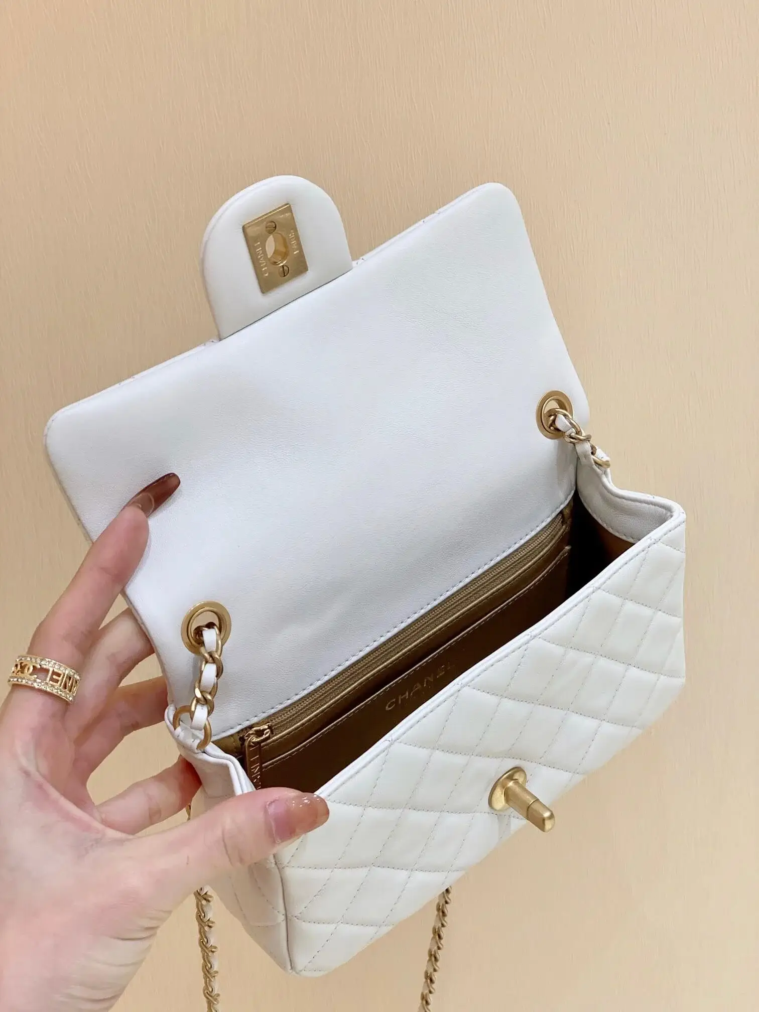 Cc Flap Bag Pearl Crush White lambskin size: 20 cm - image 4