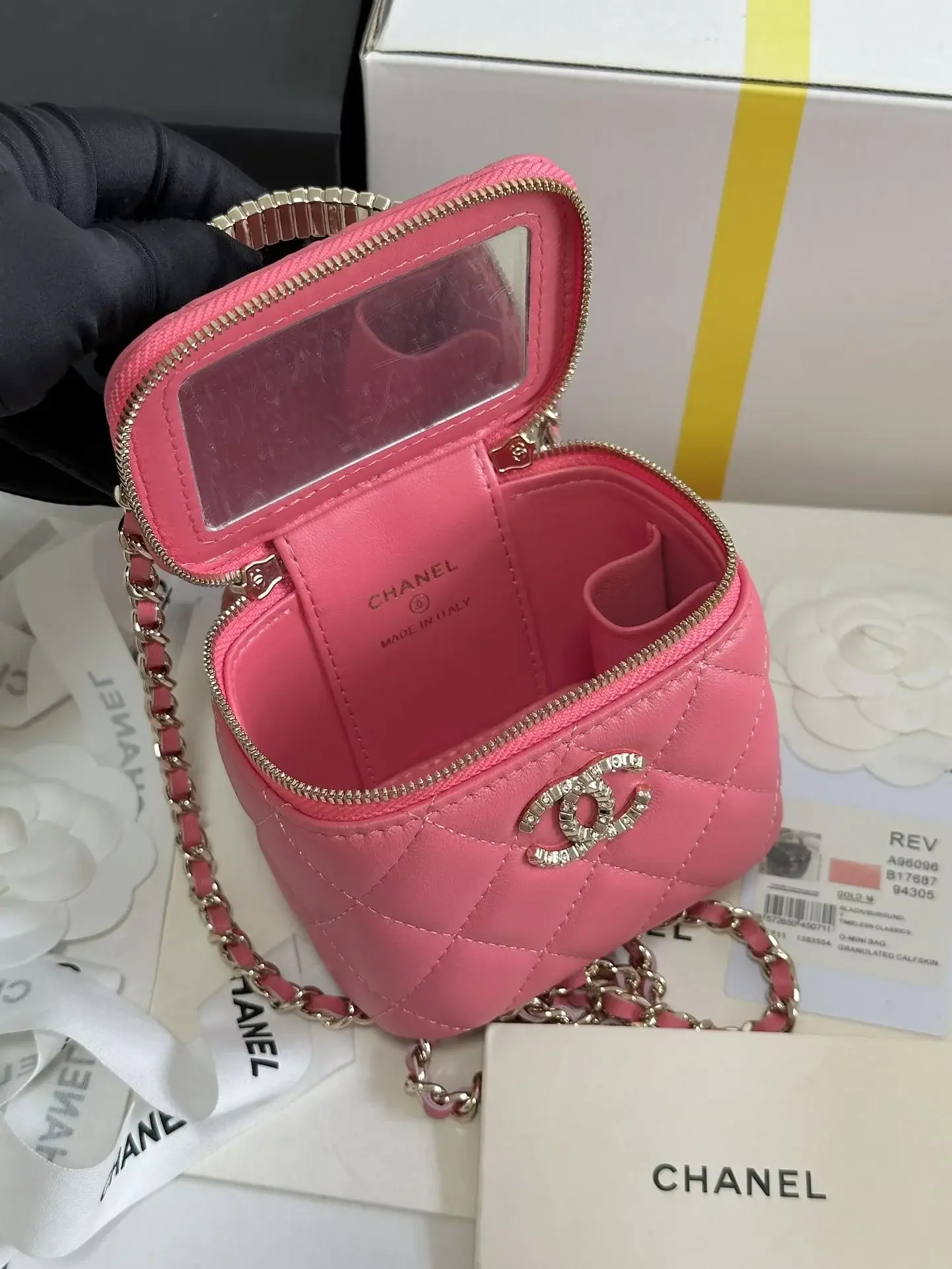 Cc new arrival 24B bucket bag pink - image 2