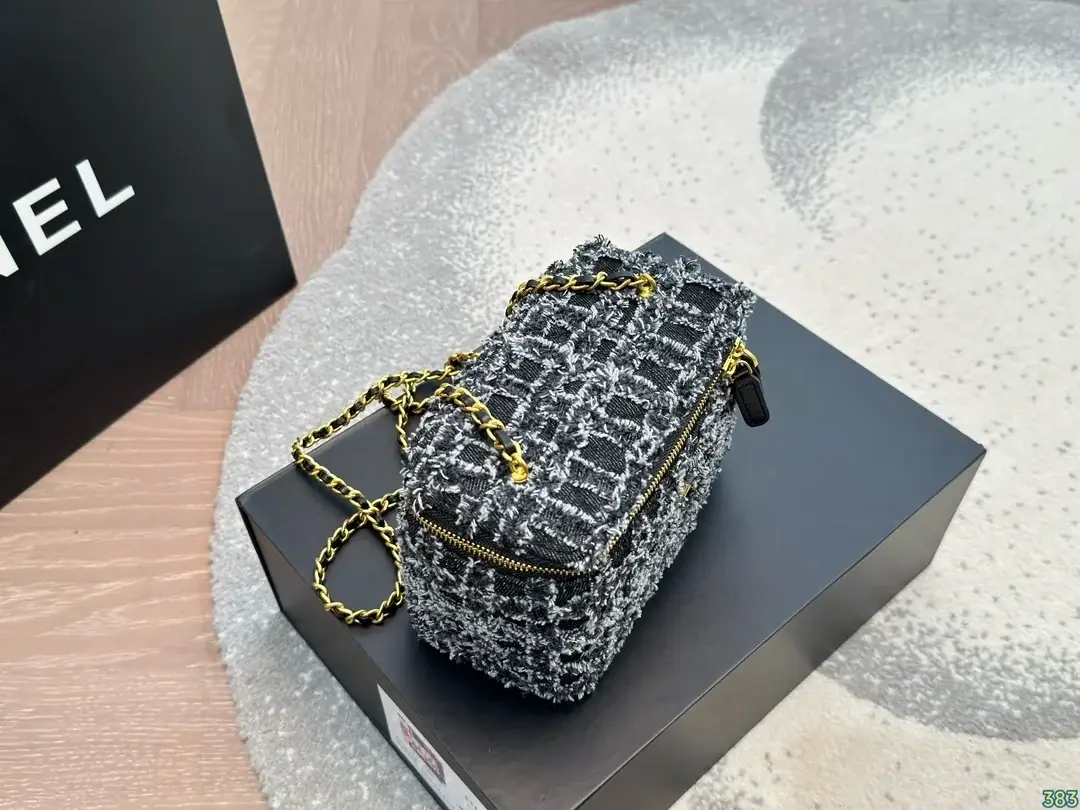 Cc new arrival bucket bag 001 - image 6