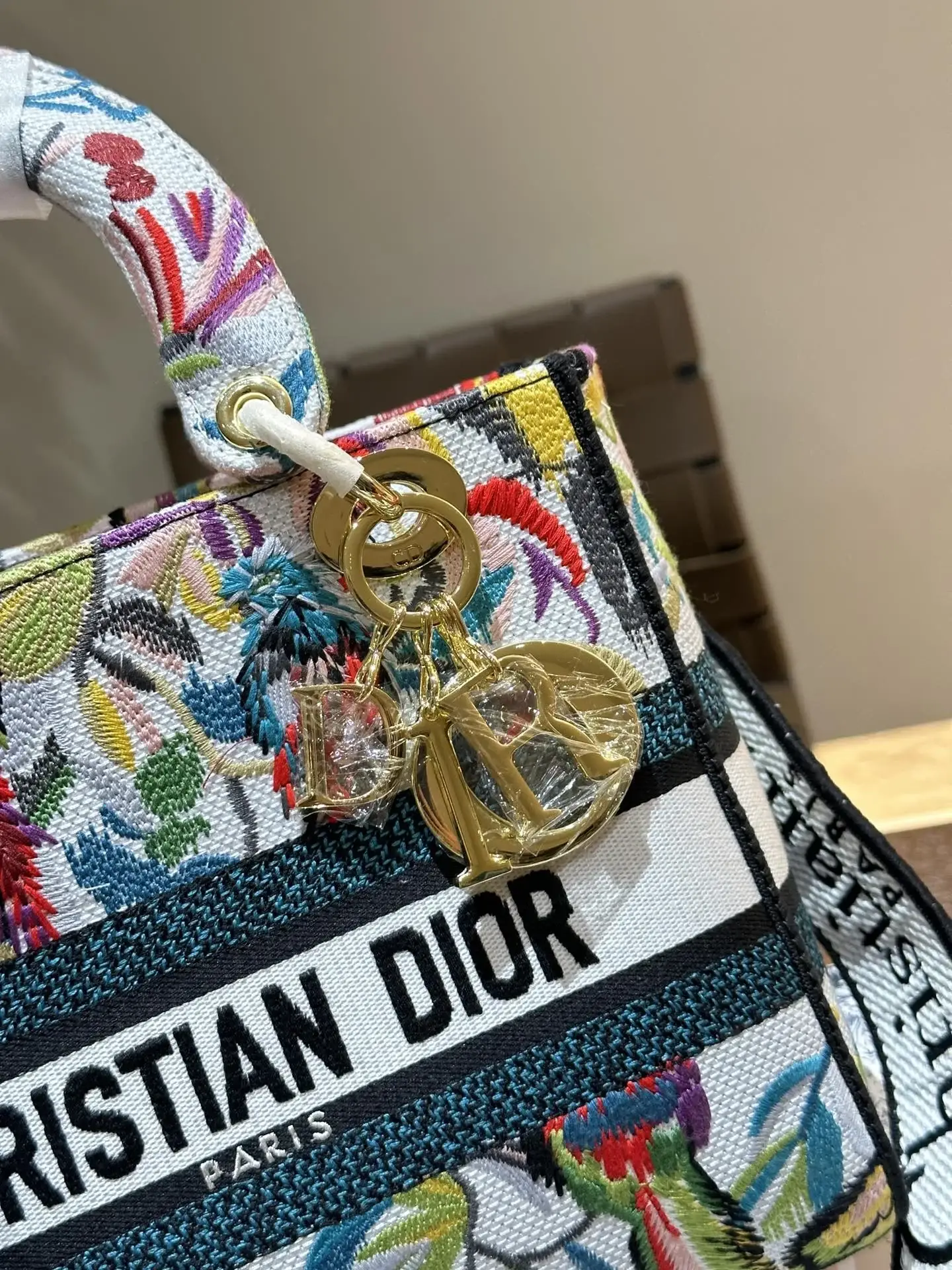 D lady bag size; 24 cm - image 2