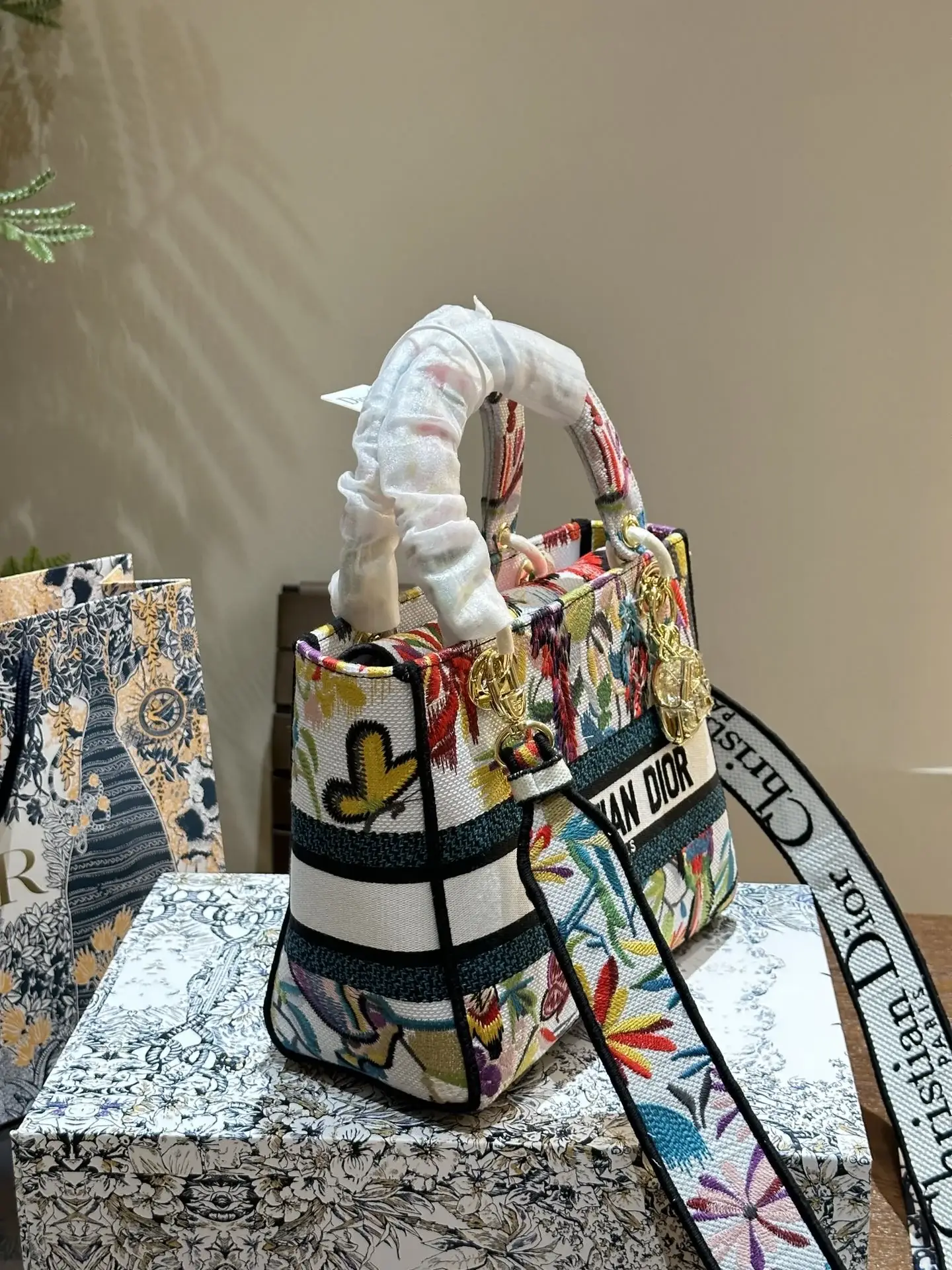 D lady bag size; 24 cm - image 3