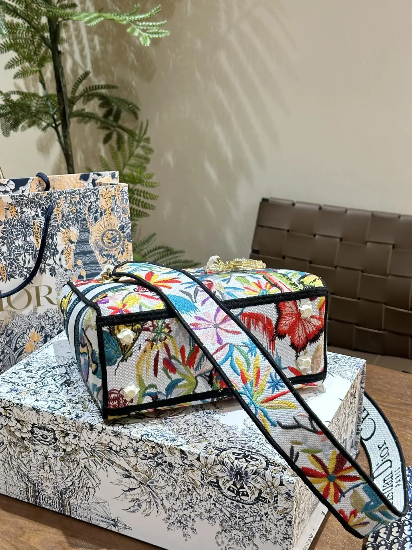 D lady bag size; 24 cm - image 5