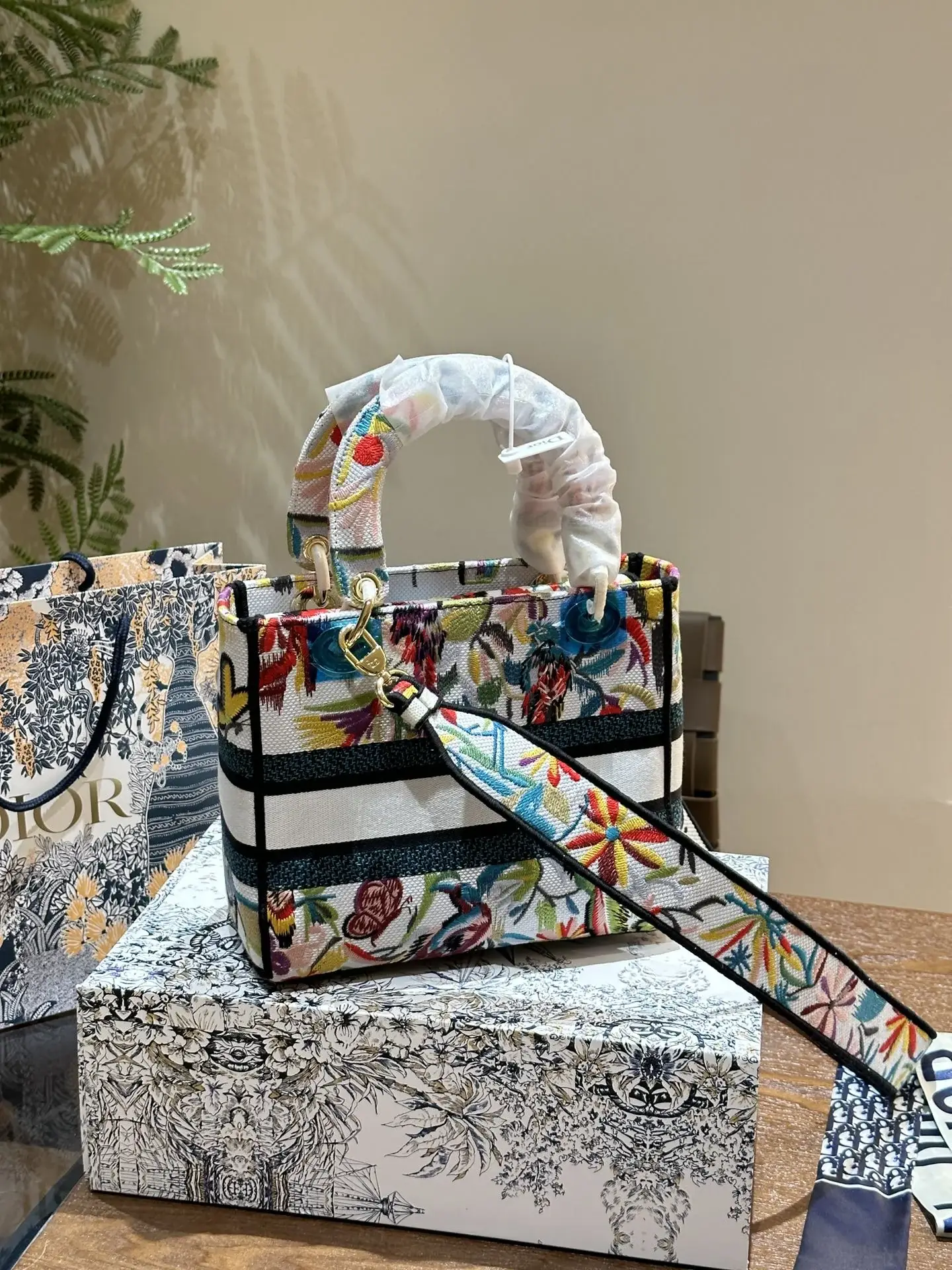 D lady bag size; 24 cm - image 6