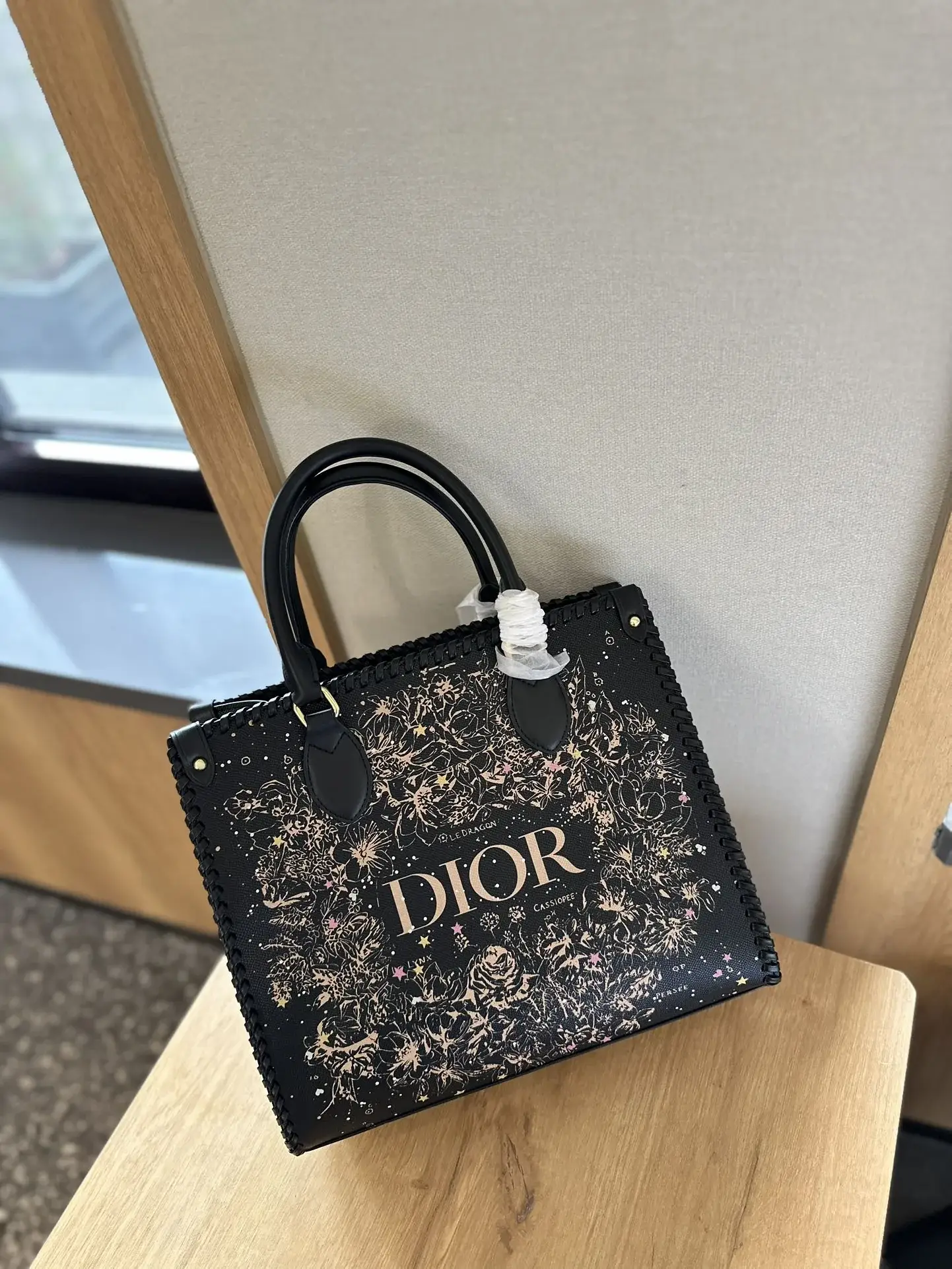 D new arrival tote bag size: 33 * 28 cm - image 1