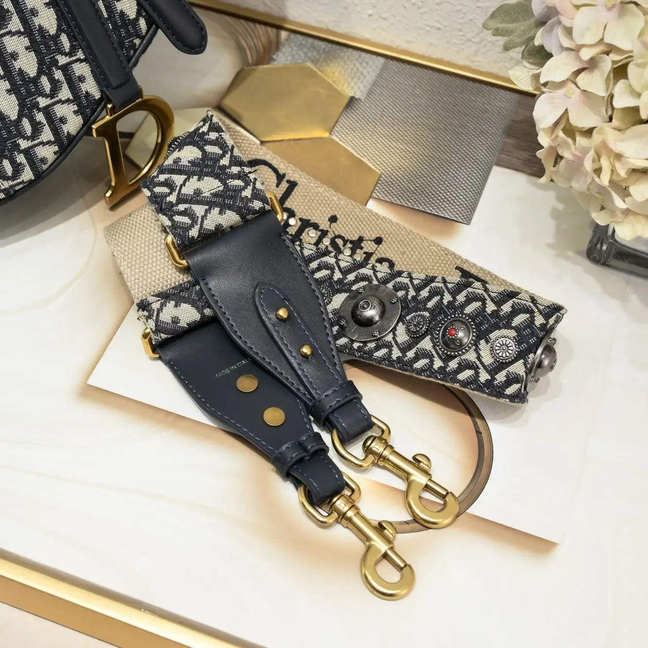 D saddle Be a classic with classics crossbody bag - image 2