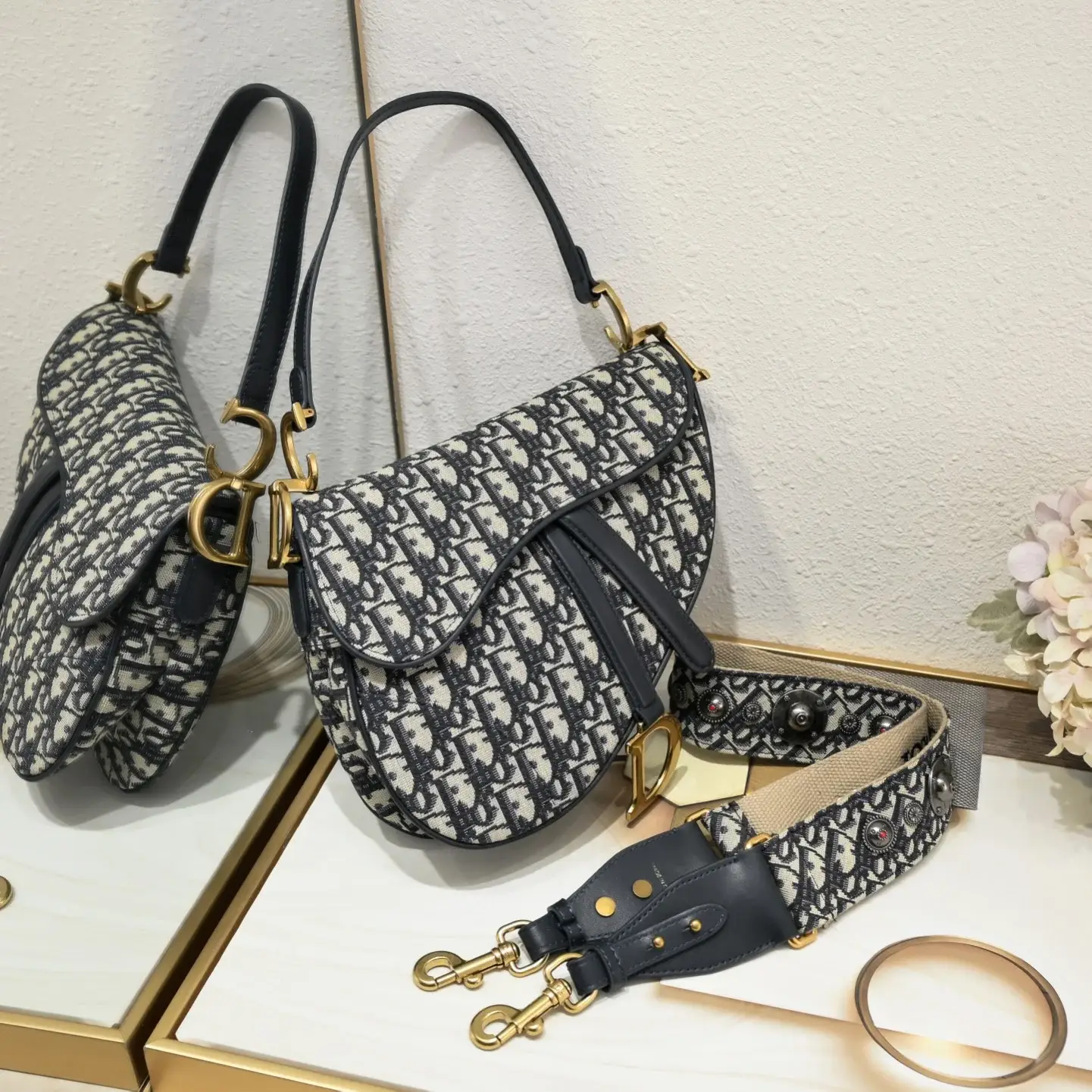 D saddle Be a classic with classics crossbody bag - image 8