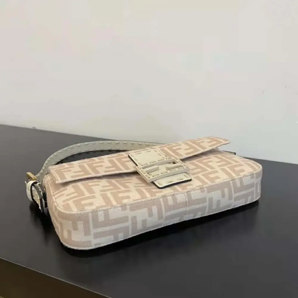 Fd Women Medium Baguette 1997 Beige FF Wool Bag - image 2