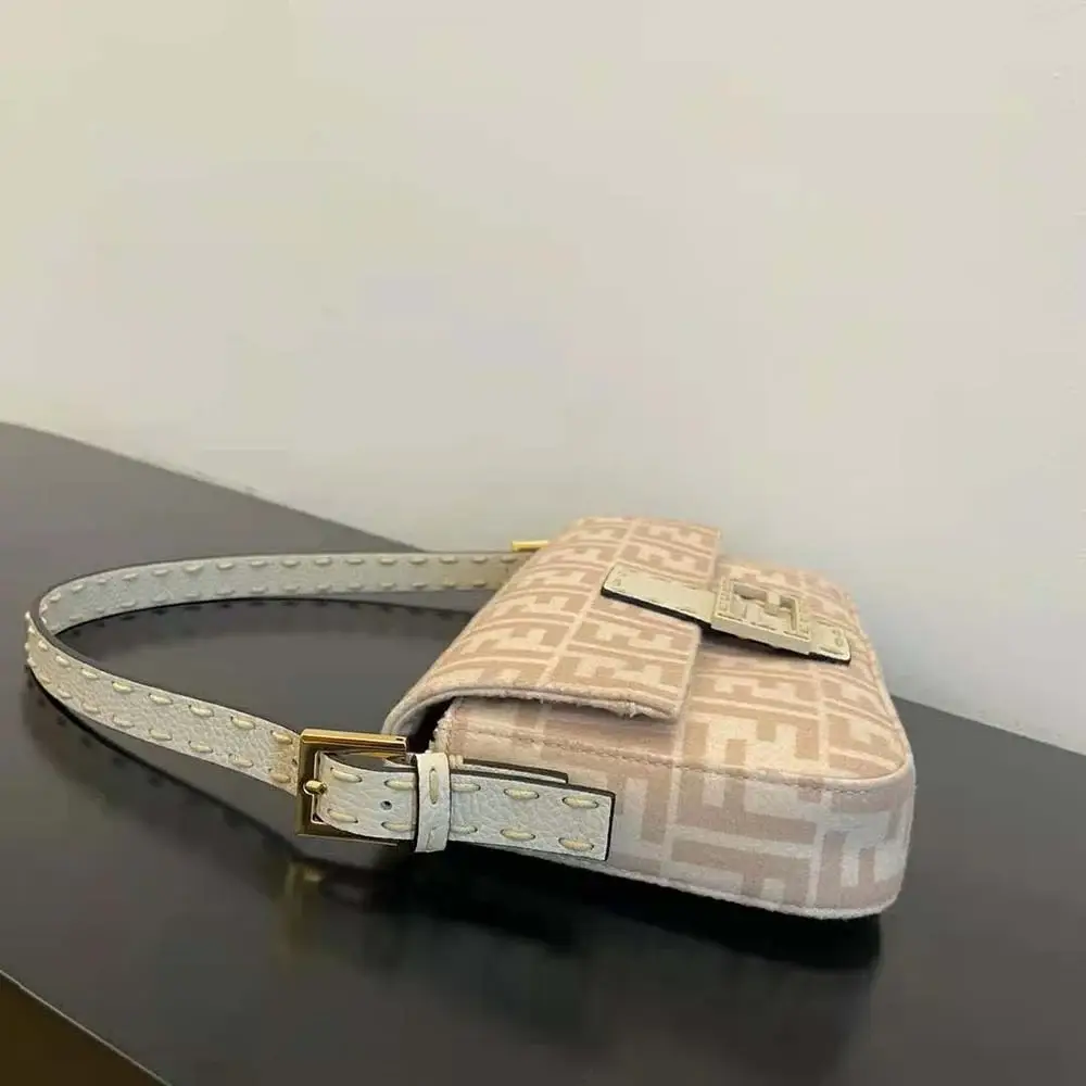 Fd Women Medium Baguette 1997 Beige FF Wool Bag - image 7