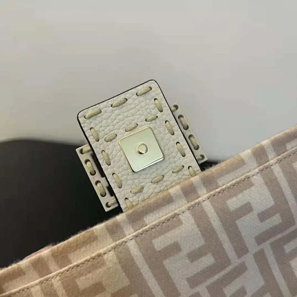 Fd Women Medium Baguette 1997 Beige FF Wool Bag - image 8