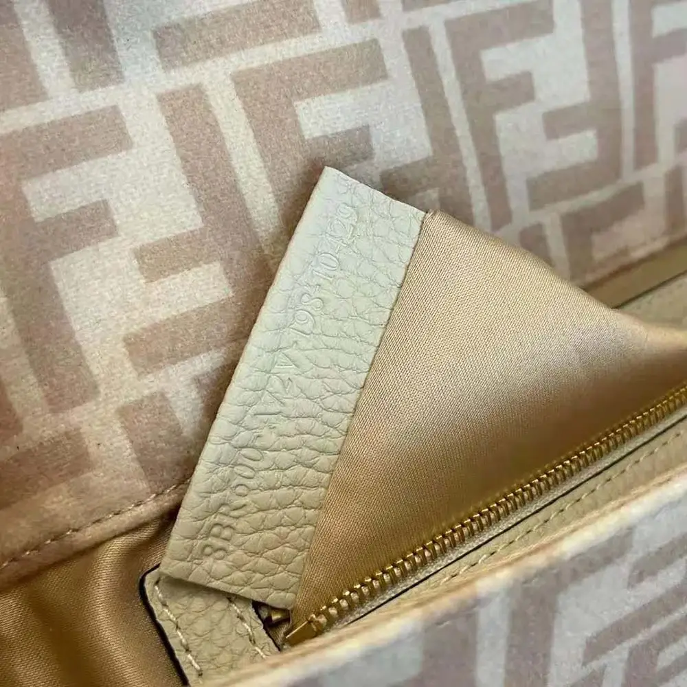 Fd Women Medium Baguette 1997 Beige FF Wool Bag - image 9