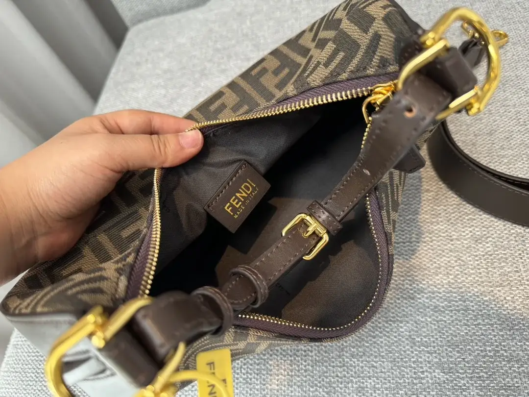 Fen new arrival bag size：28*16cm - image 3