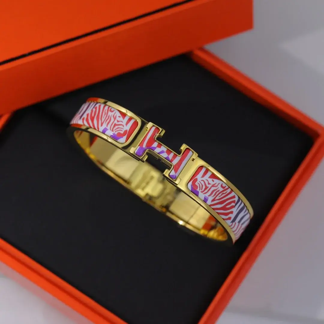Her Bracelet 5 - image 4