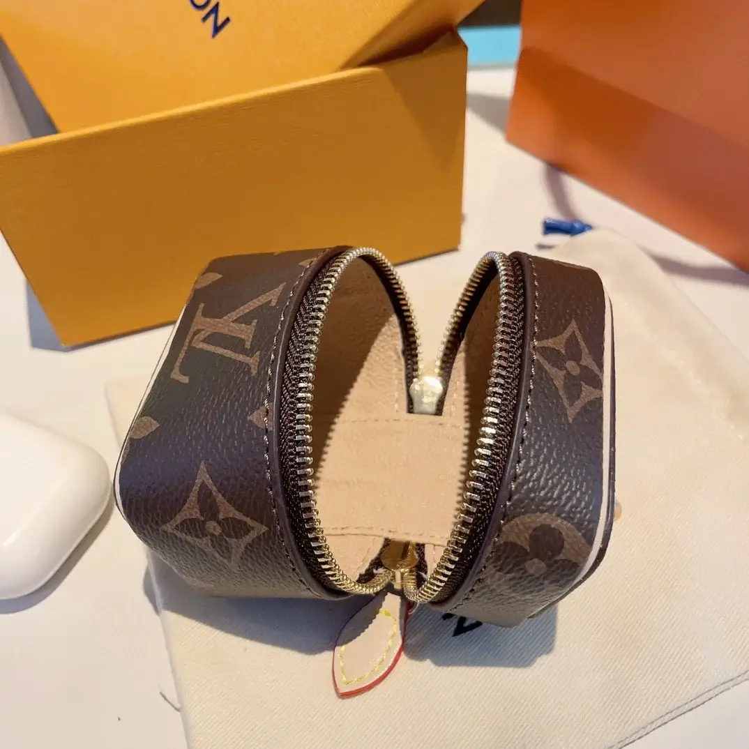 Louis Vanity Monogram new arrival wallet coin bag earphone bag - image 2