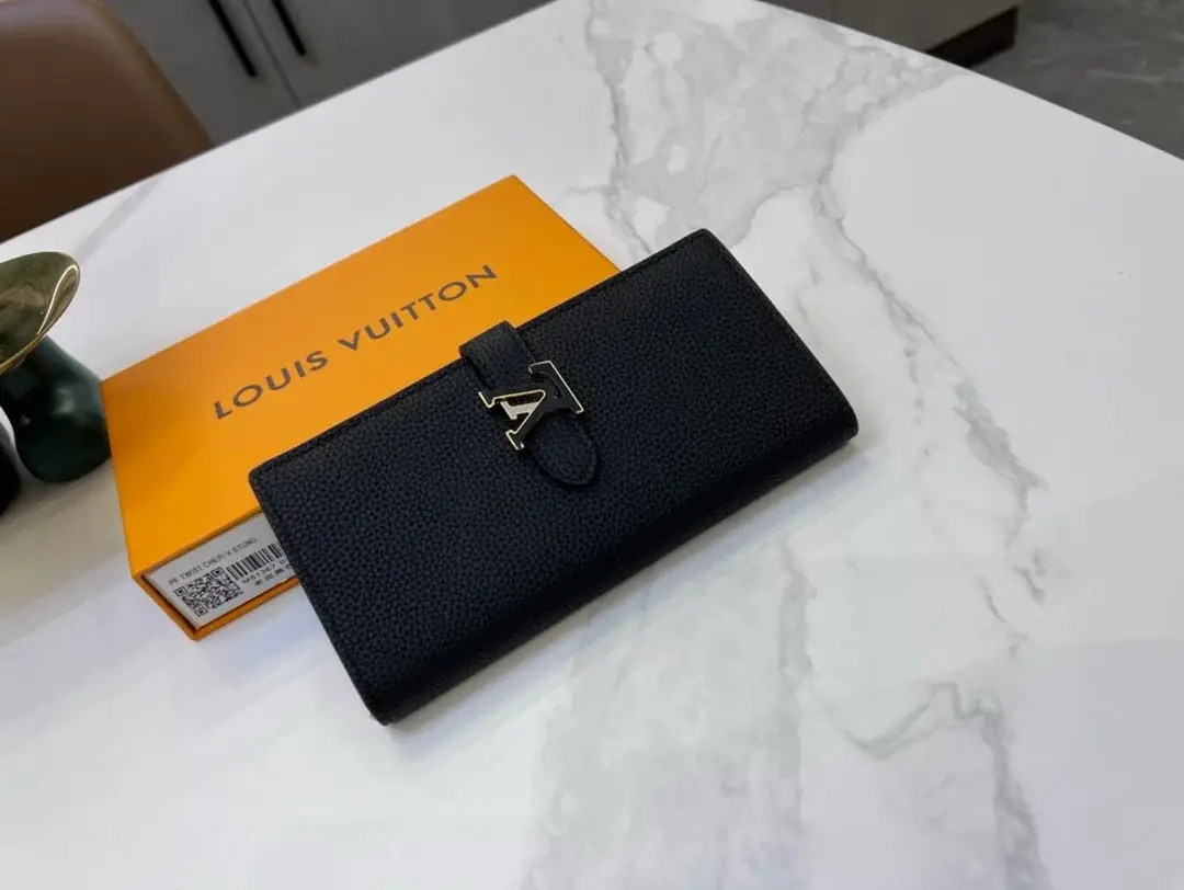Louis new arrival Taurillon Capucines wallet size: 10*19*1.7cm - image 4