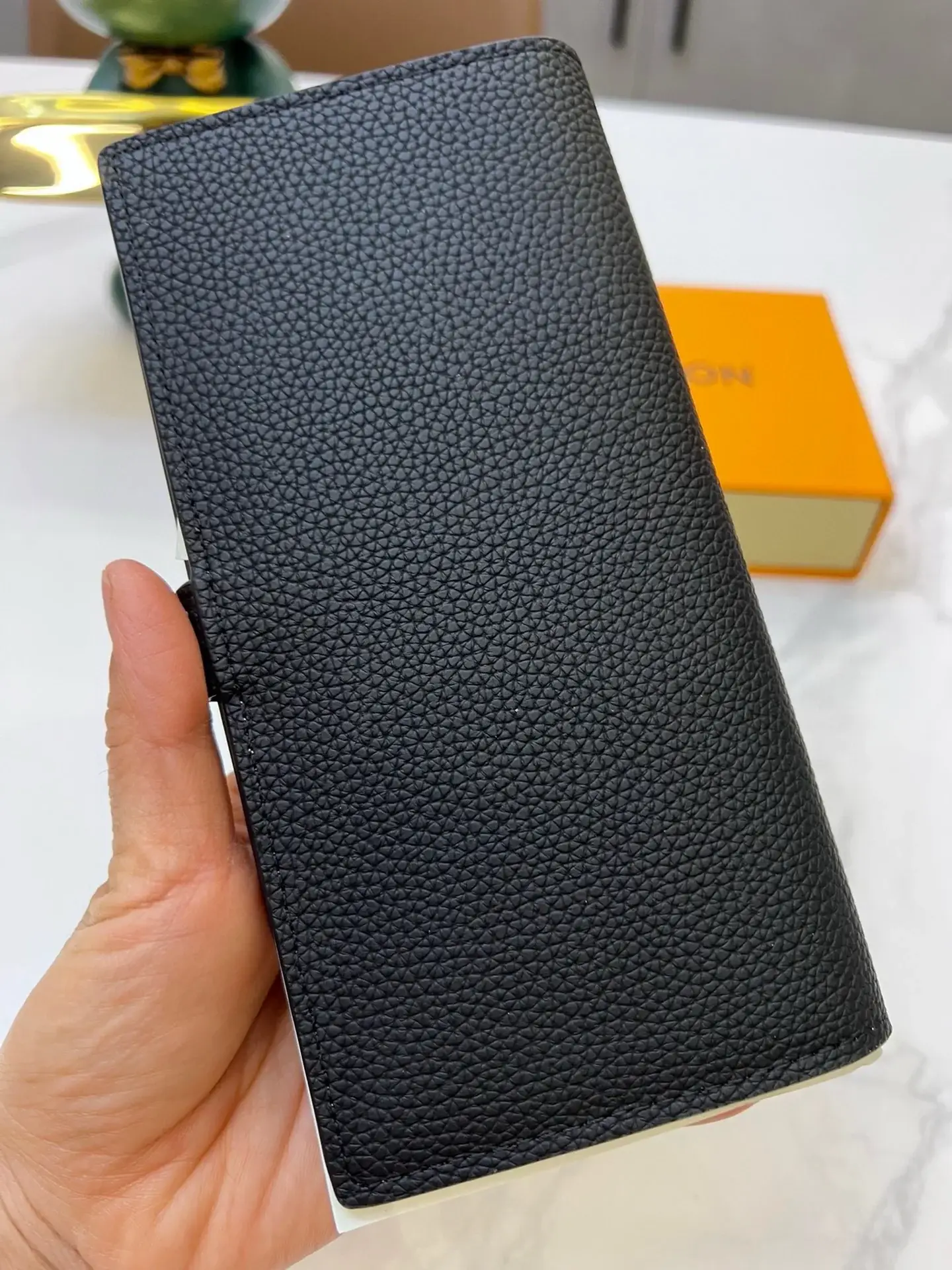Louis new arrival Taurillon Capucines wallet size: 10*19*1.7cm - image 6