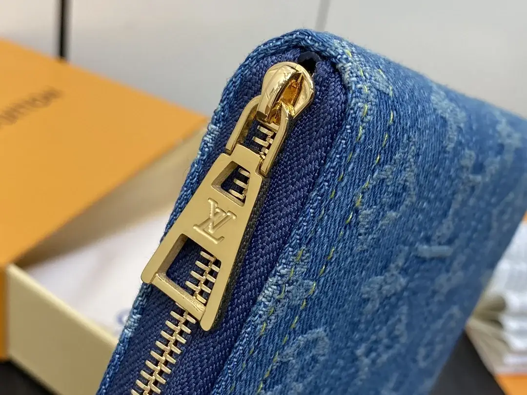 Louis new arrival Zippy Monogram denim wallet size: 11*8.5*2cm - image 4