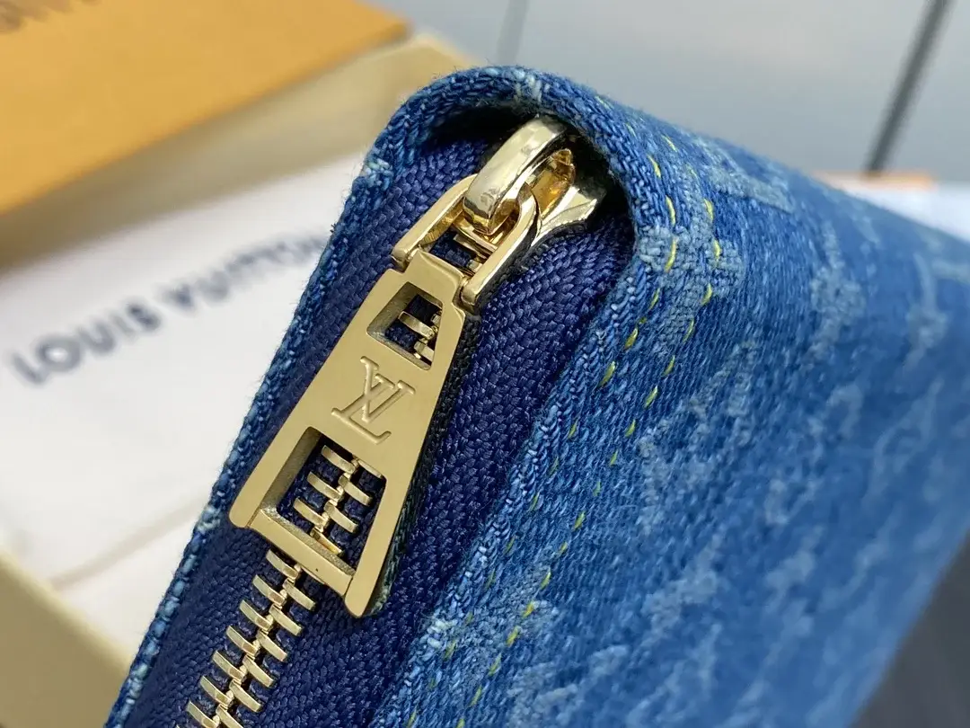 Louis new arrival Zippy Monogram denim wallet size: 19.5*10.5*2.5cm - image 2