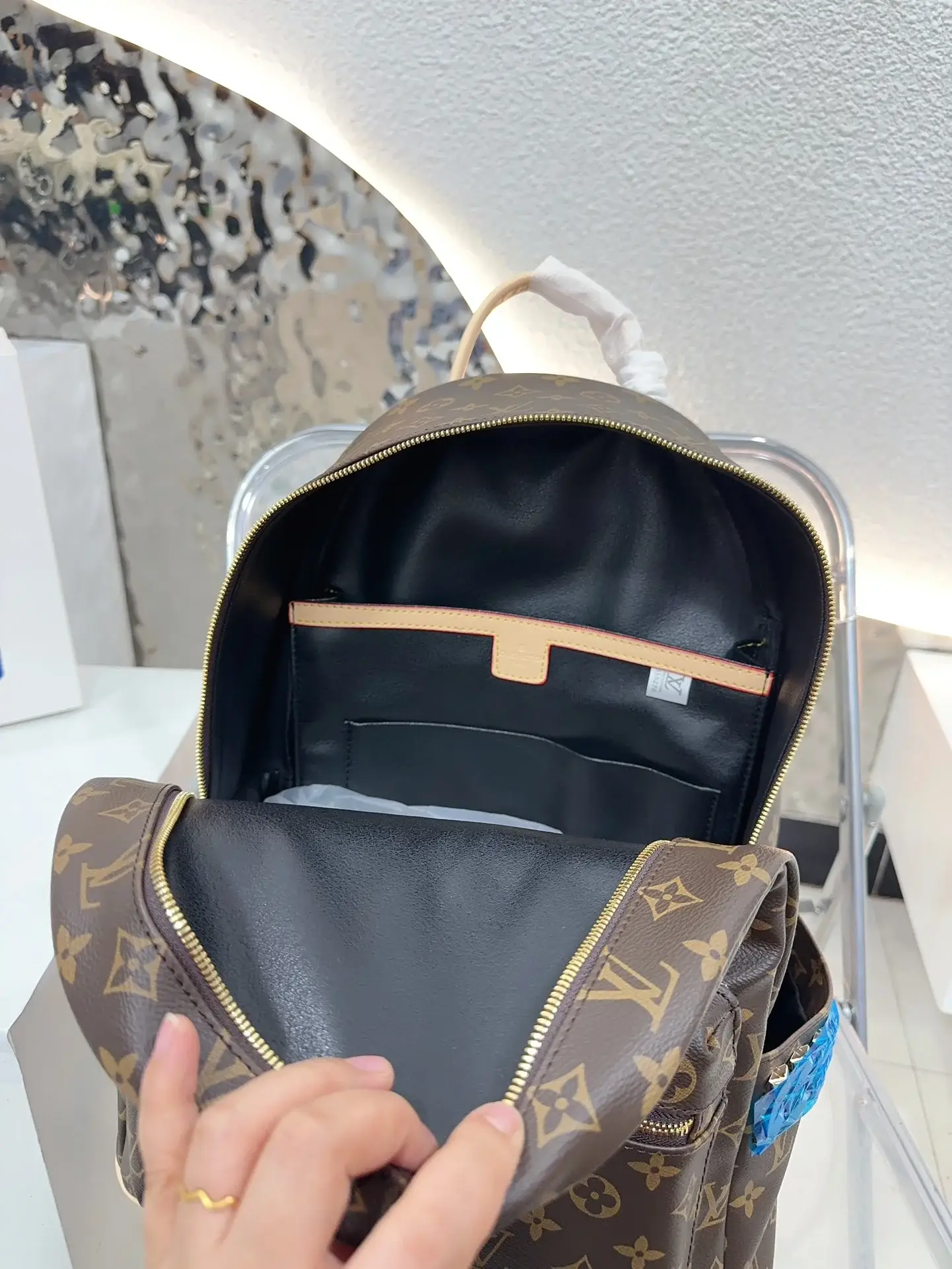 Louis new arrival backpack bag size: 33*41cm - image 2