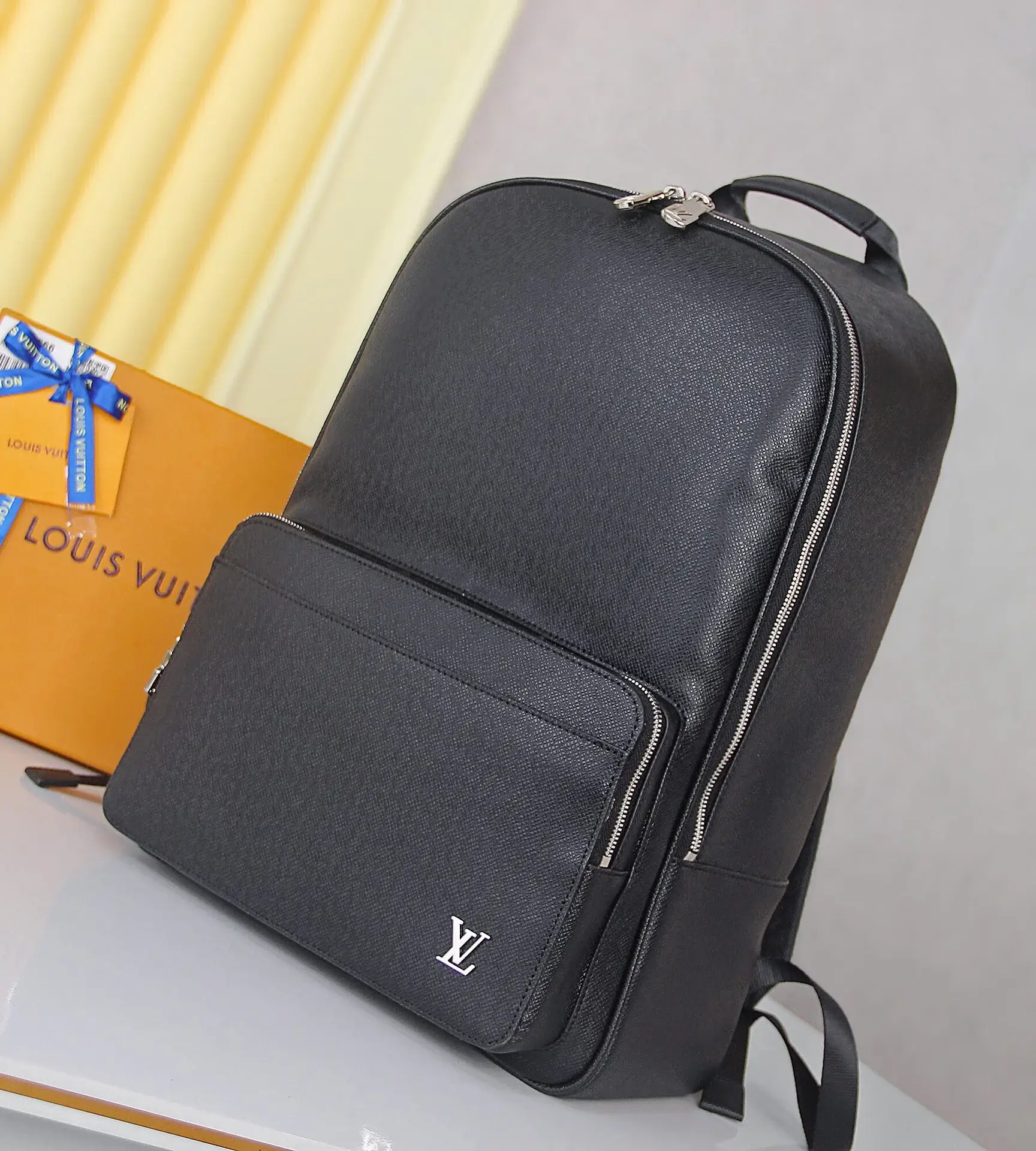 Louis new arrival backpack bag size : 43 x 30 x 14 cm - image 2