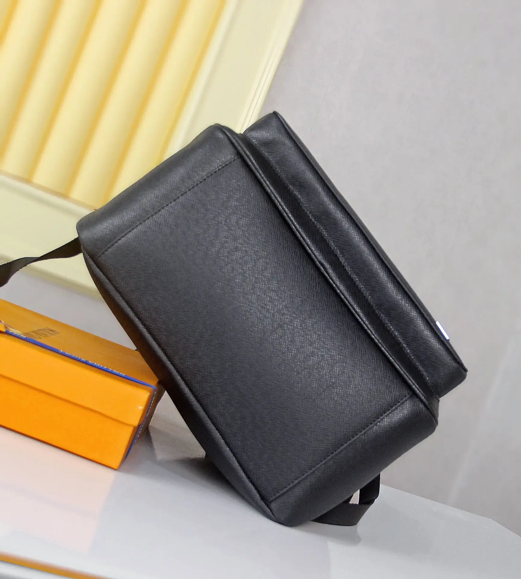 Louis new arrival backpack bag size : 43 x 30 x 14 cm - image 5