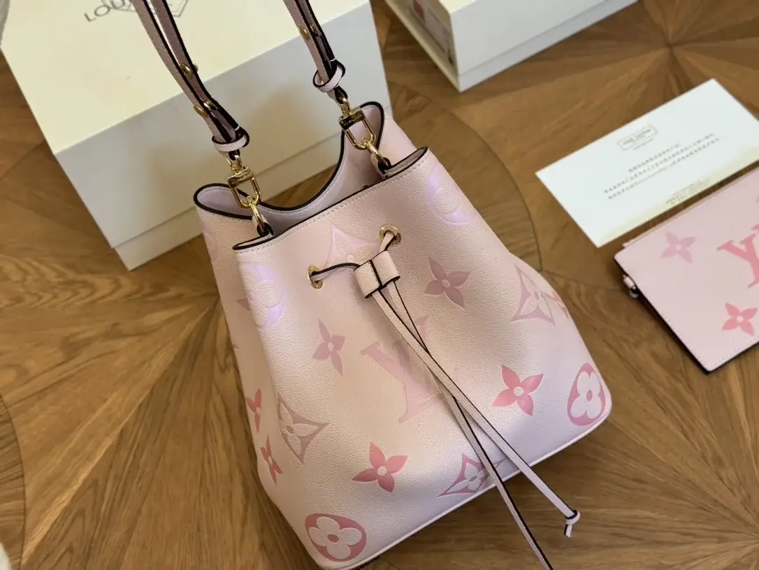 Louis new arrival bucket bag size: 26cm - image 1