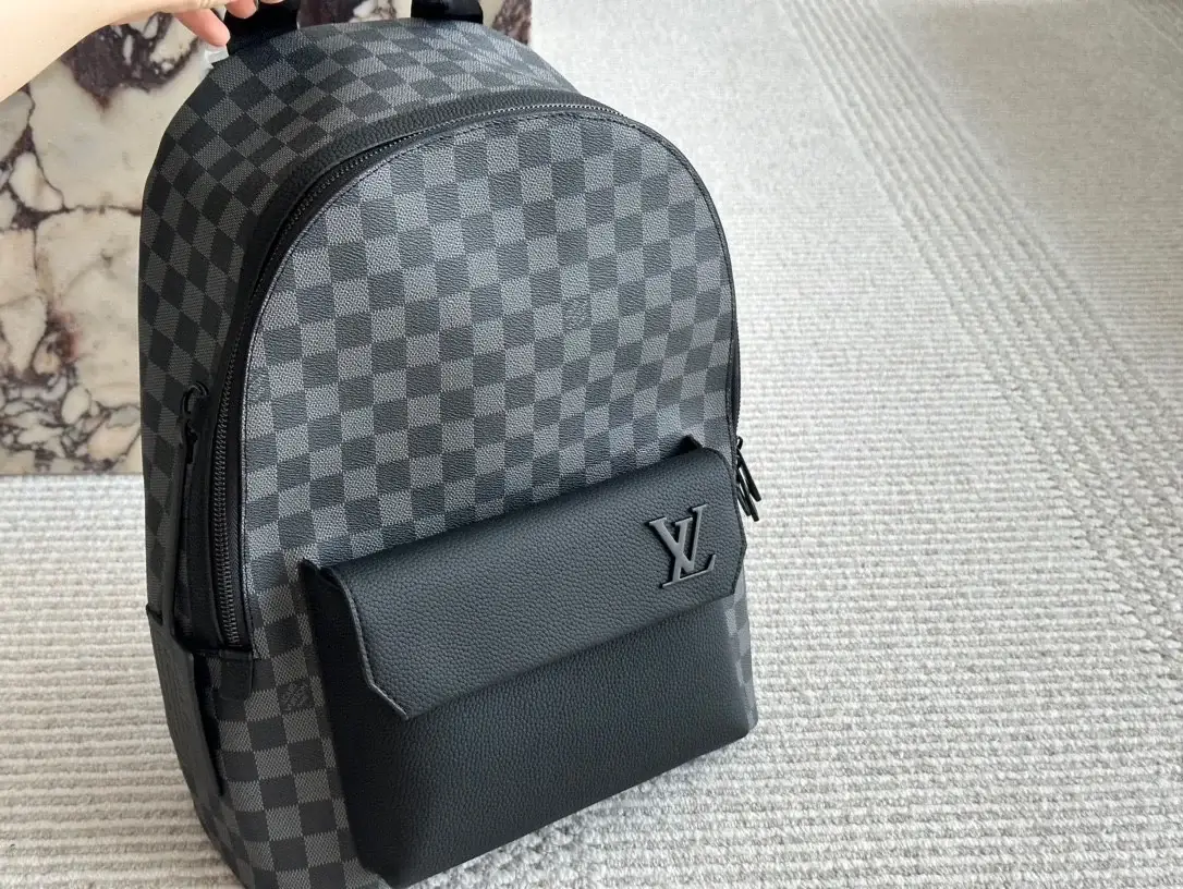 Louis new arrival men backpack bag 008 size :36*28cm - image 5