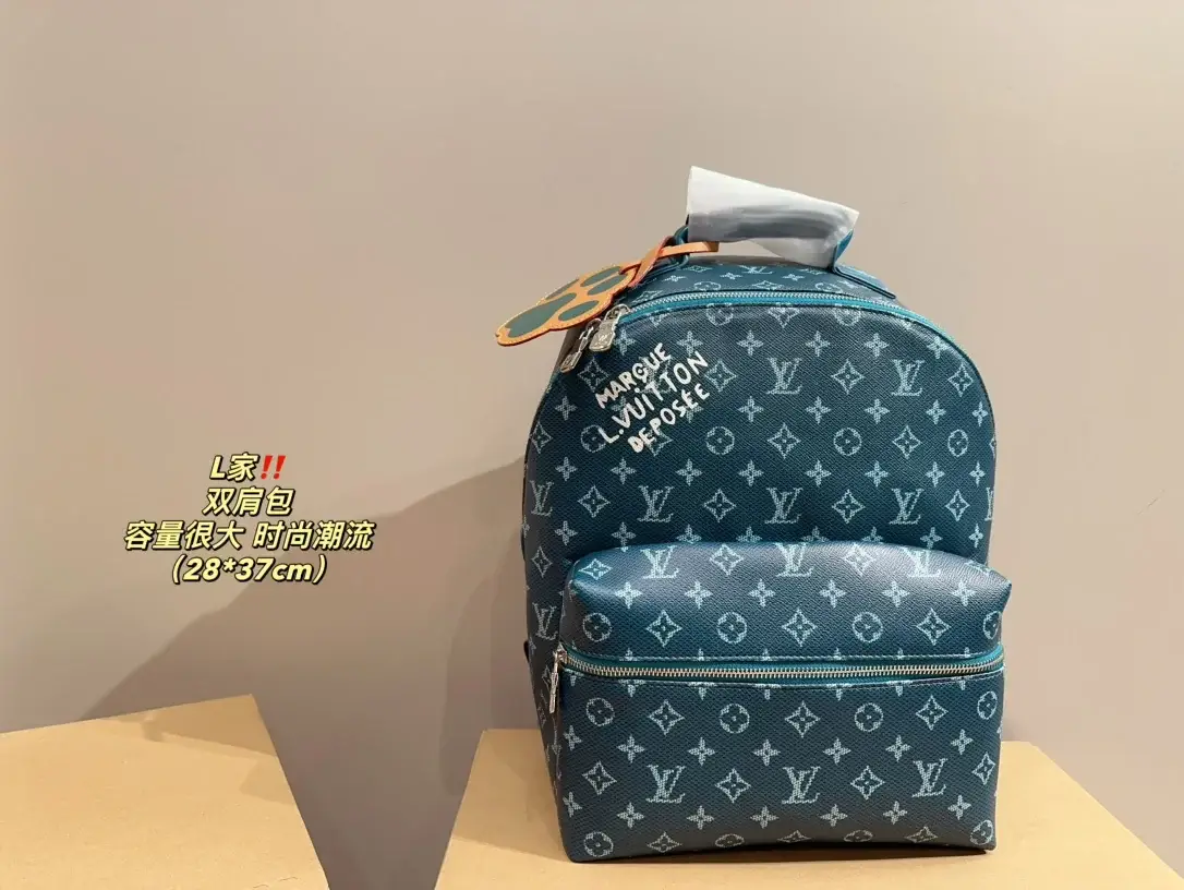 Louis new arrival men backpack bag size;28* 37 cm - image 1
