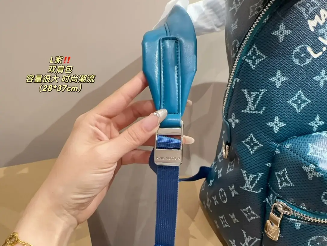 Louis new arrival men backpack bag size;28* 37 cm - image 4