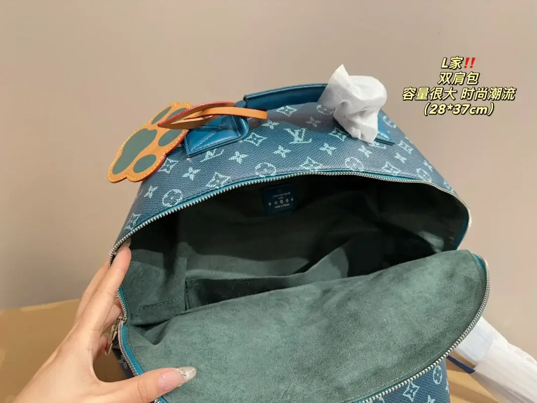 Louis new arrival men backpack bag size;28* 37 cm - image 5