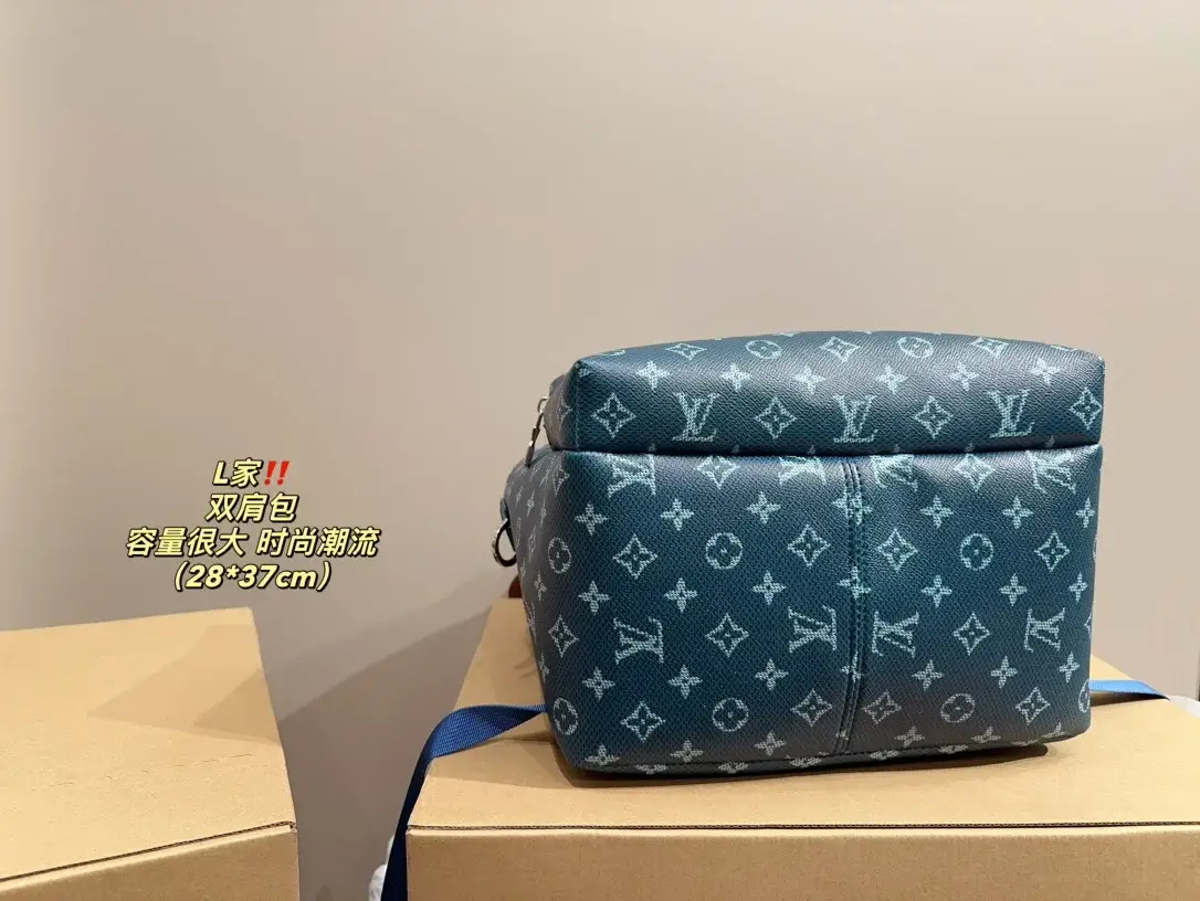 Louis new arrival men backpack bag size;28* 37 cm - image 8