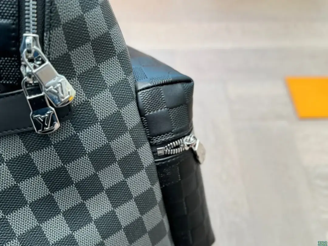 Louis new arrival men backpack bag size: 28*36 cm - image 3