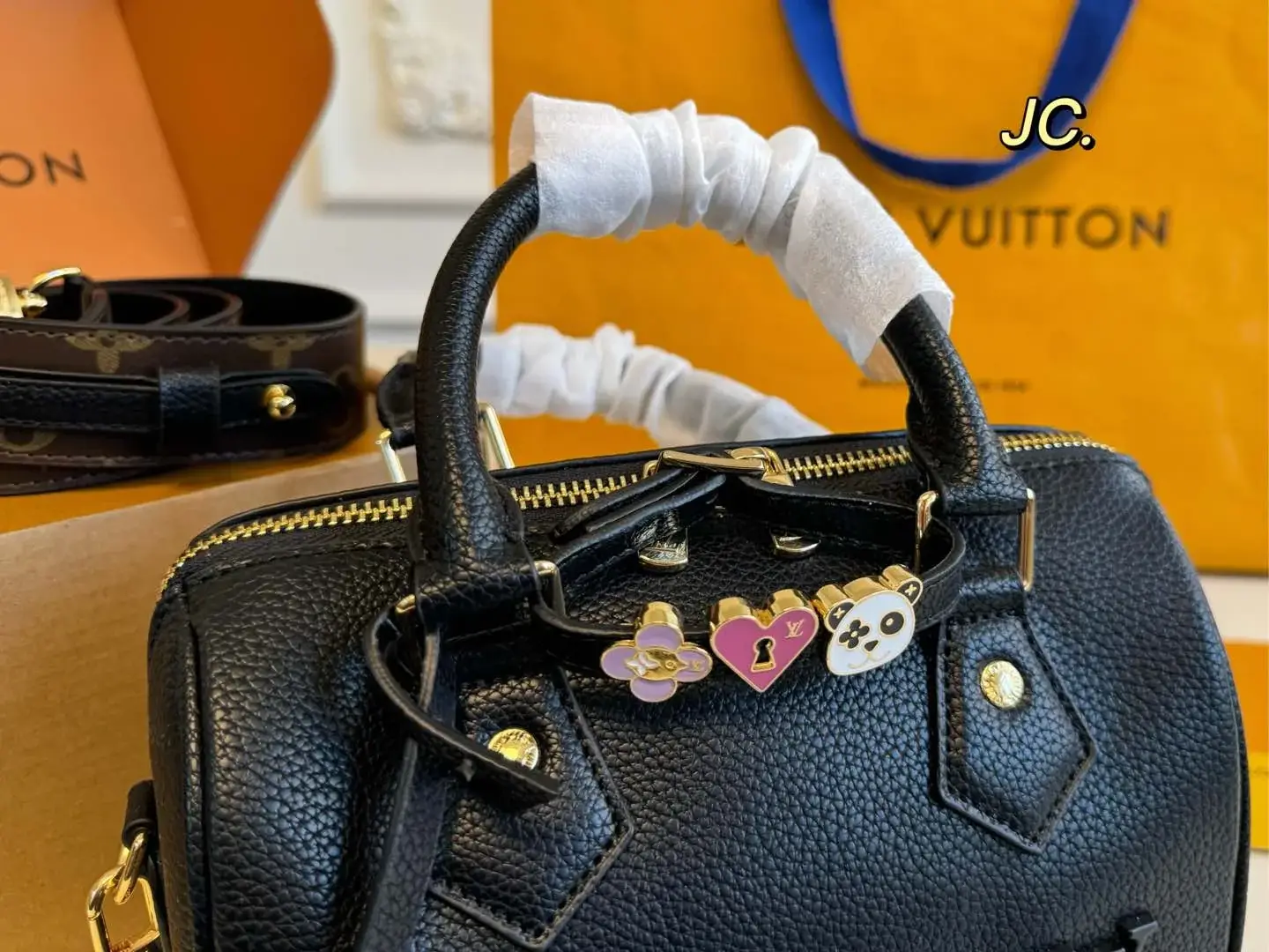 Louis new arrival speedy bag size: 20*15 cm - image 10