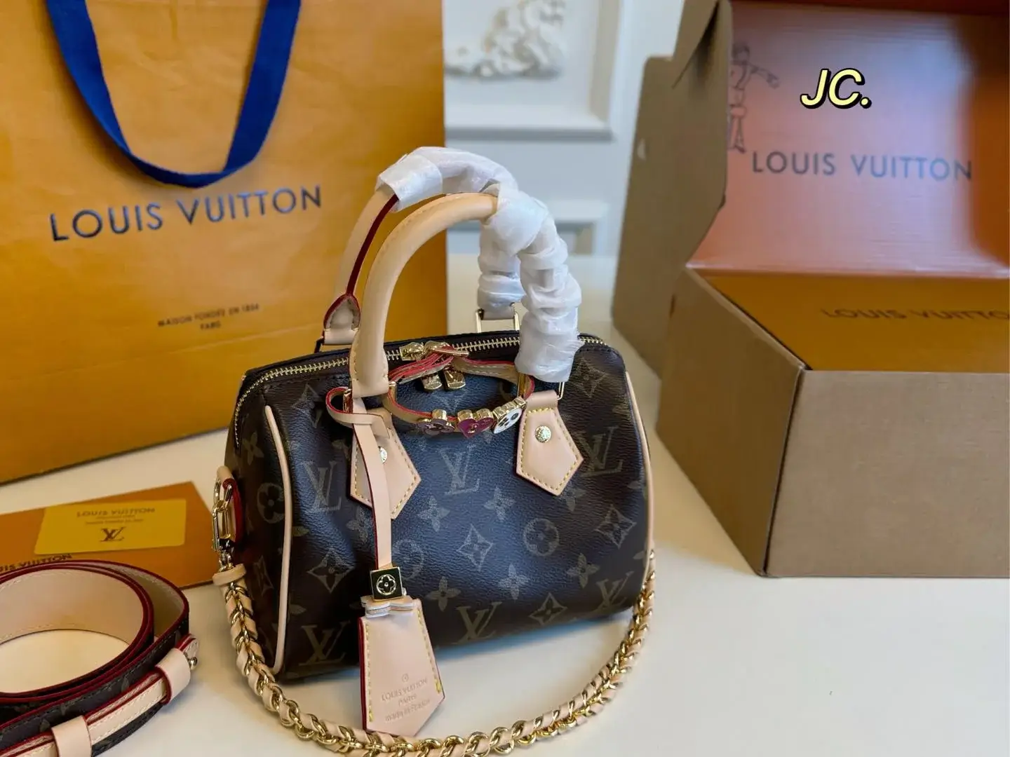 Louis new arrival speedy bag size: 20*15 cm - image 1
