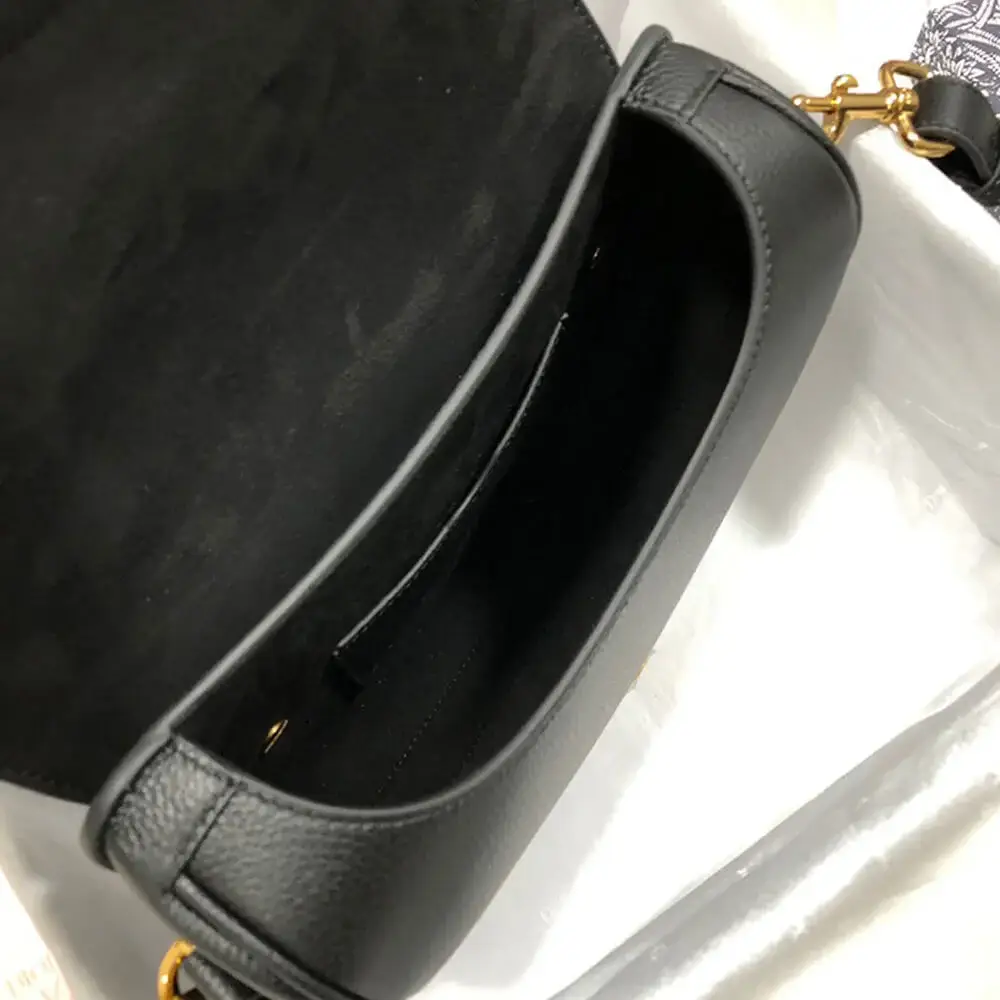 MEDIUM D BOBBY BAG size: 22*17*6 cm - image 4