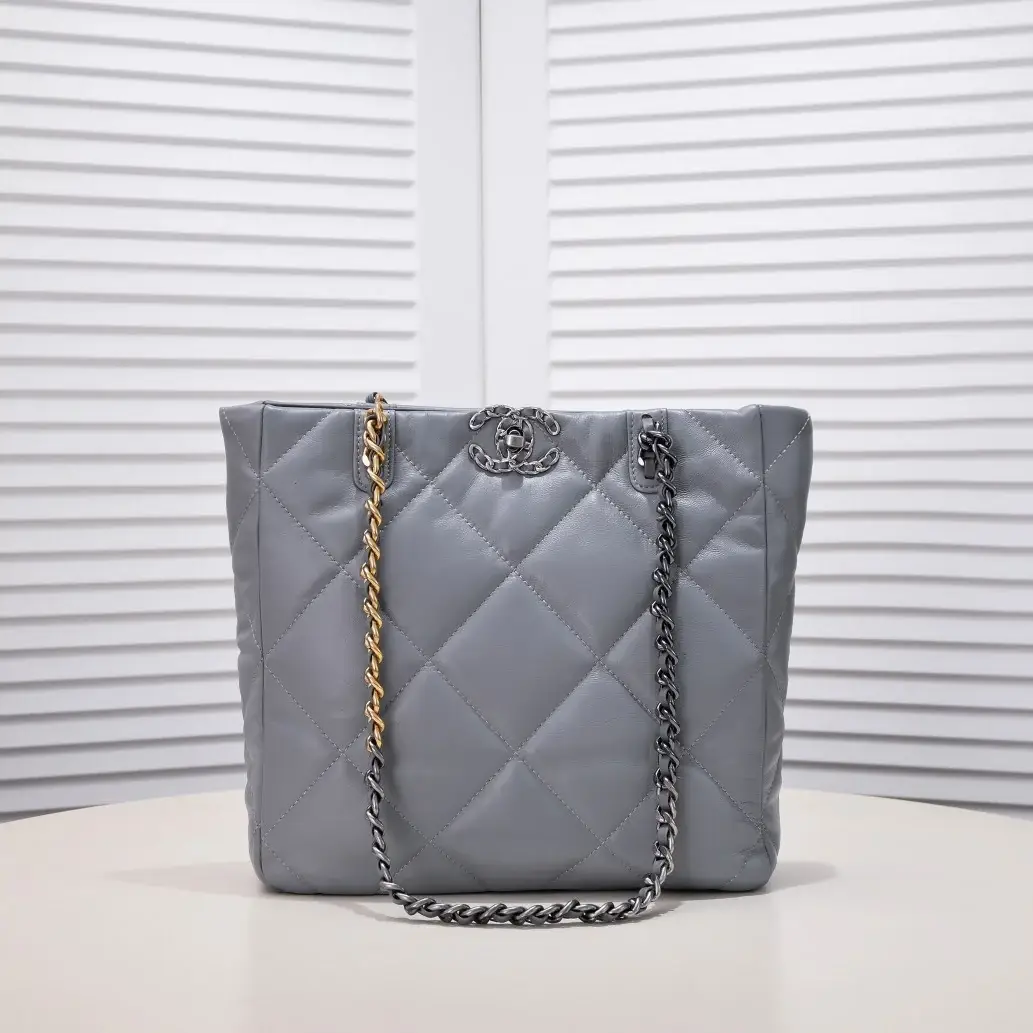CC 22b 19 BAG tote - image 10