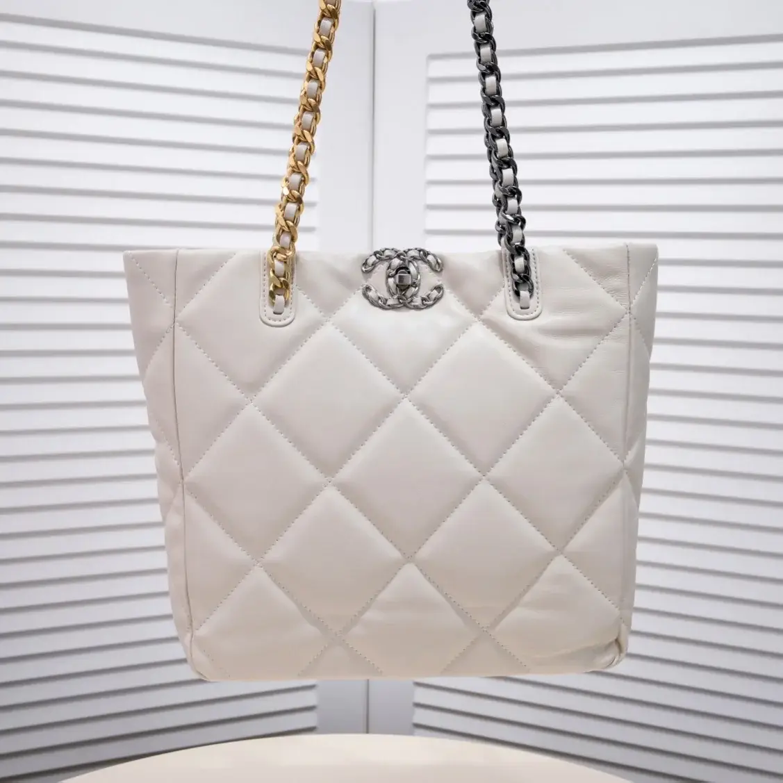 CC 22b 19 BAG tote - image 13