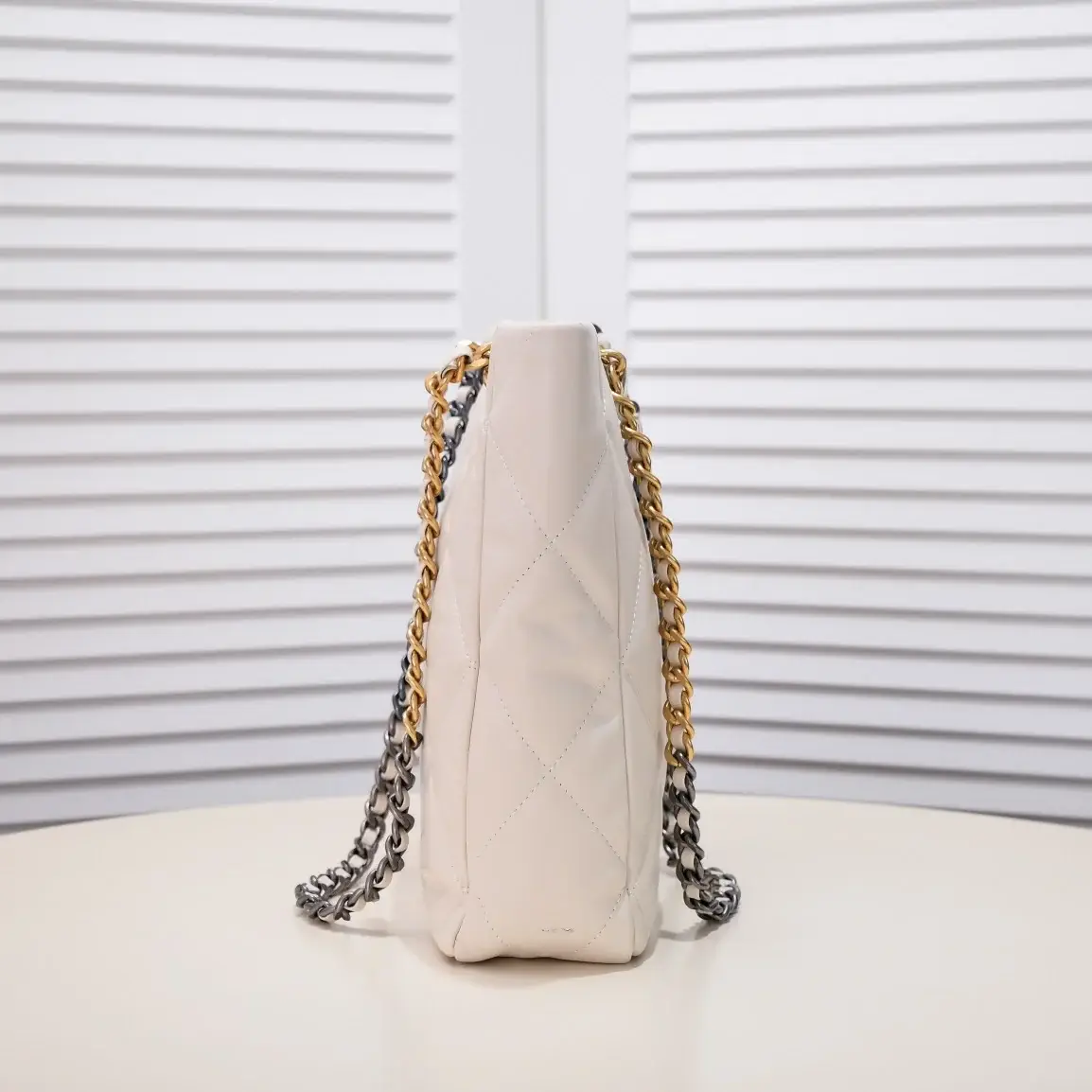 CC 22b 19 BAG tote - image 3