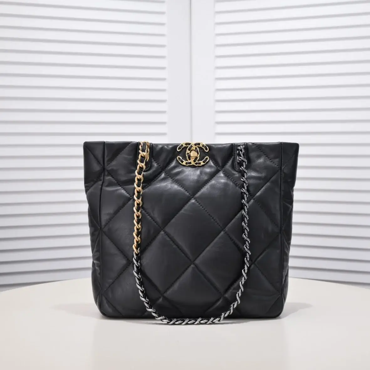 CC 22b 19 BAG tote - image 4