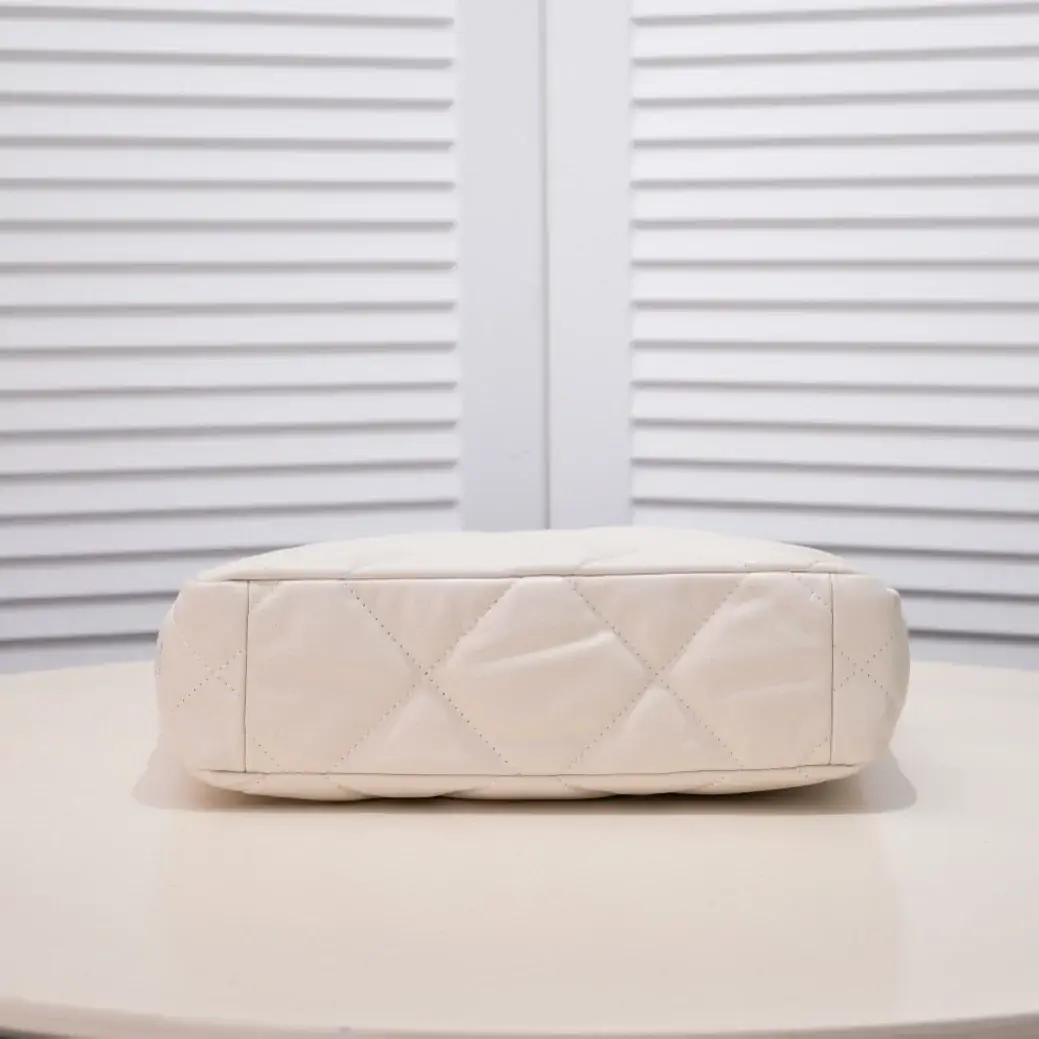 CC 22b 19 BAG tote - image 9
