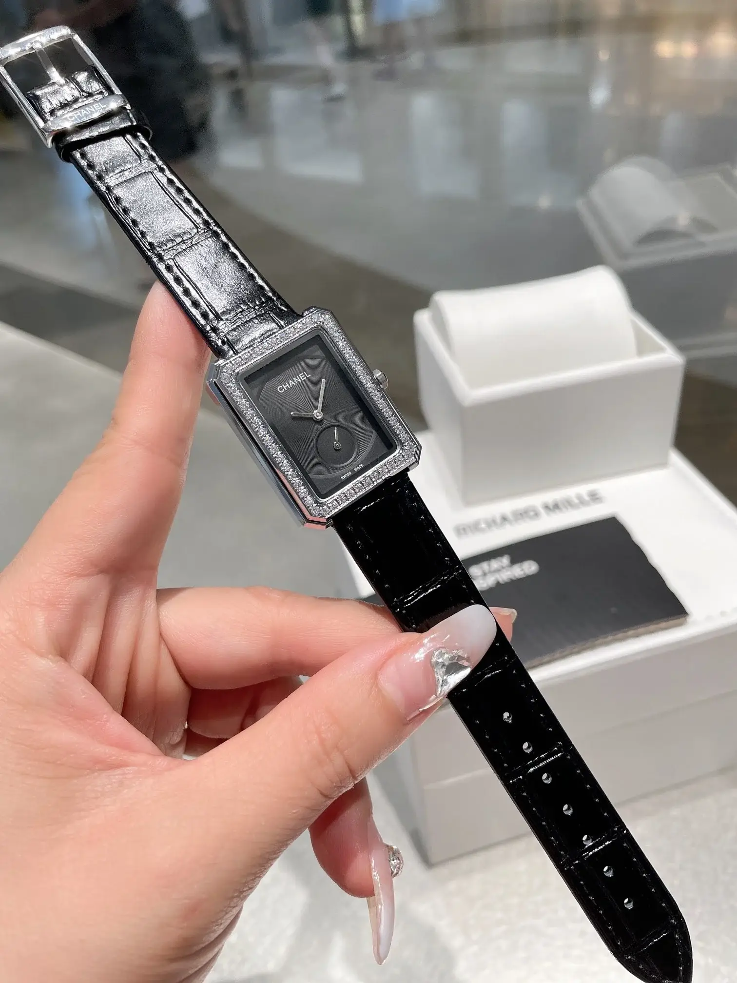 cc  Boy.FRIEND new arrival women watch - image 2