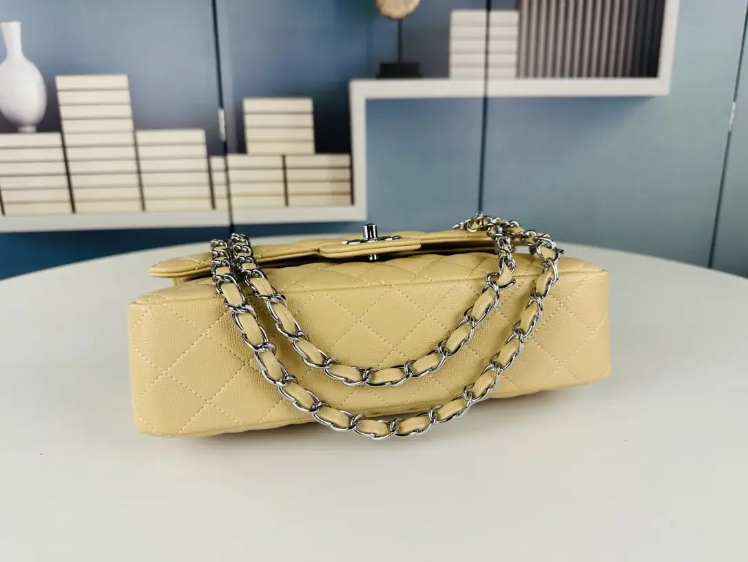 CC  Classic Flap caviar leather 25 cm - image 6