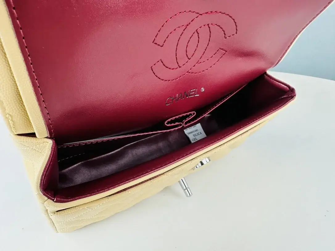 CC  Classic Flap caviar leather 25 cm - image 8