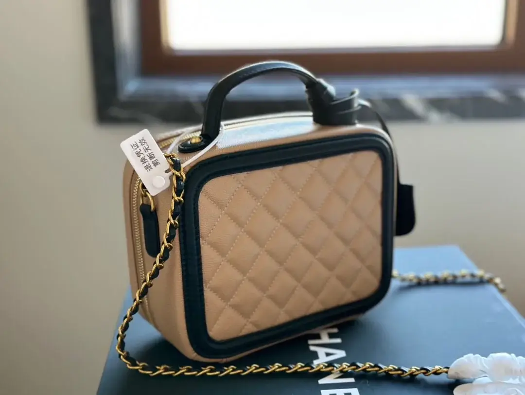 Cc new arrival bucket bag size: 20 cm - image 10